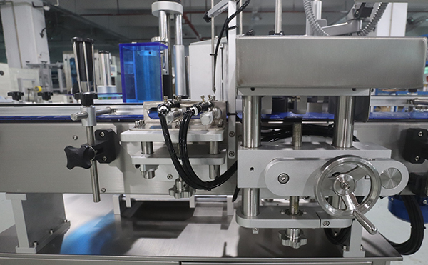 全自动圆瓶贴标机,圆瓶贴标机,不干胶贴标机